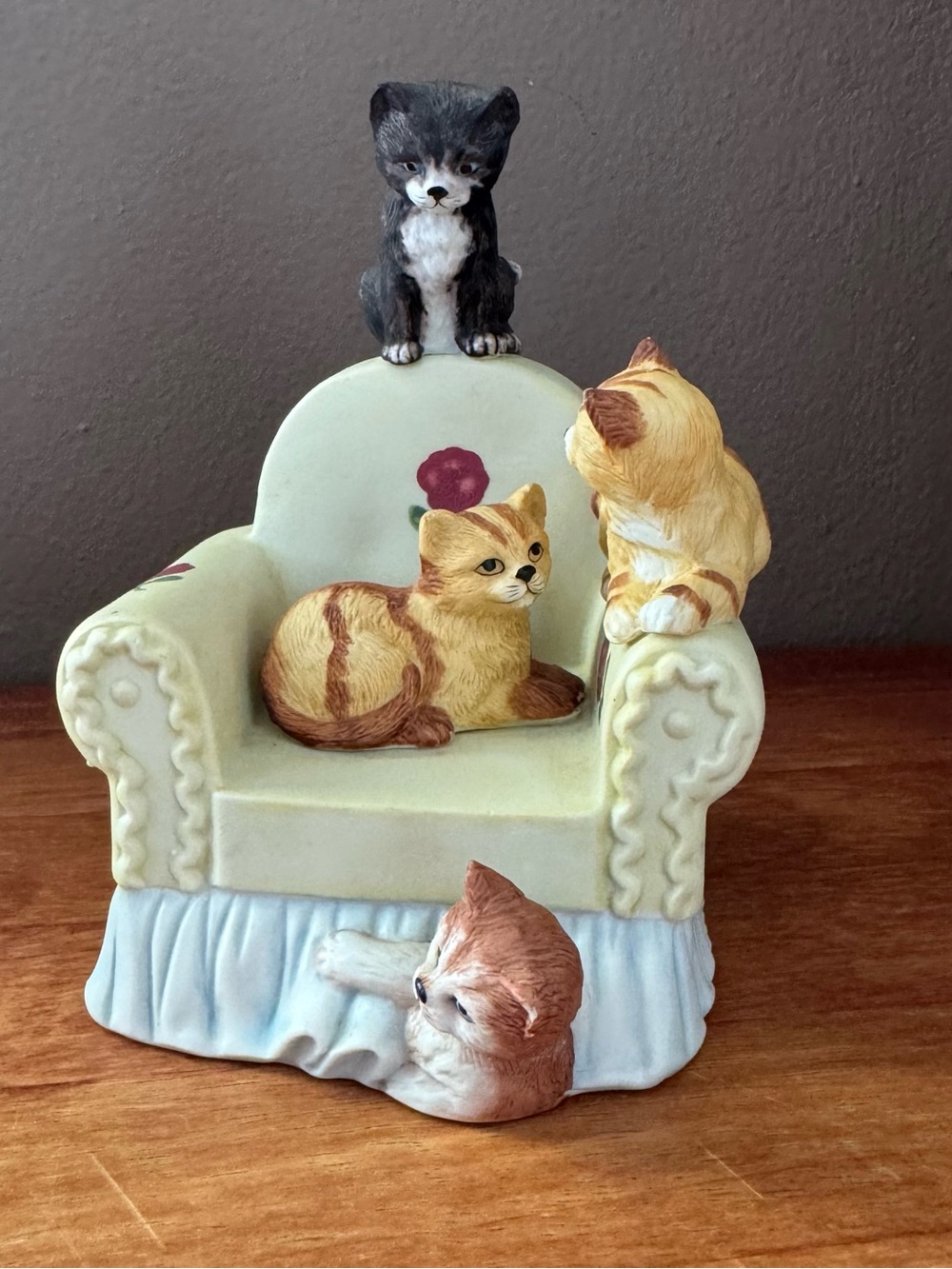 Vintage Porcelain Cat/Kitten Music Box Lounging in a Floral Chair, 1984 MANN
